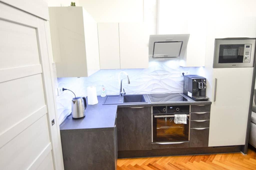 Brandly New Apartment Andel Prague Exterior photo
